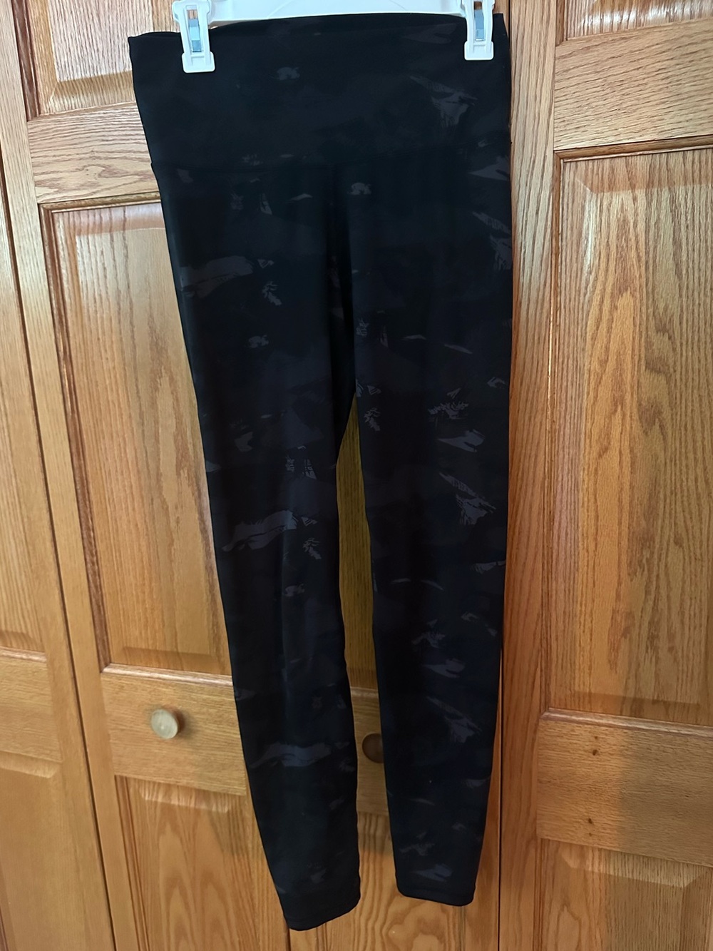COLORFULKOALA Cameo Black Leggings | Size Large